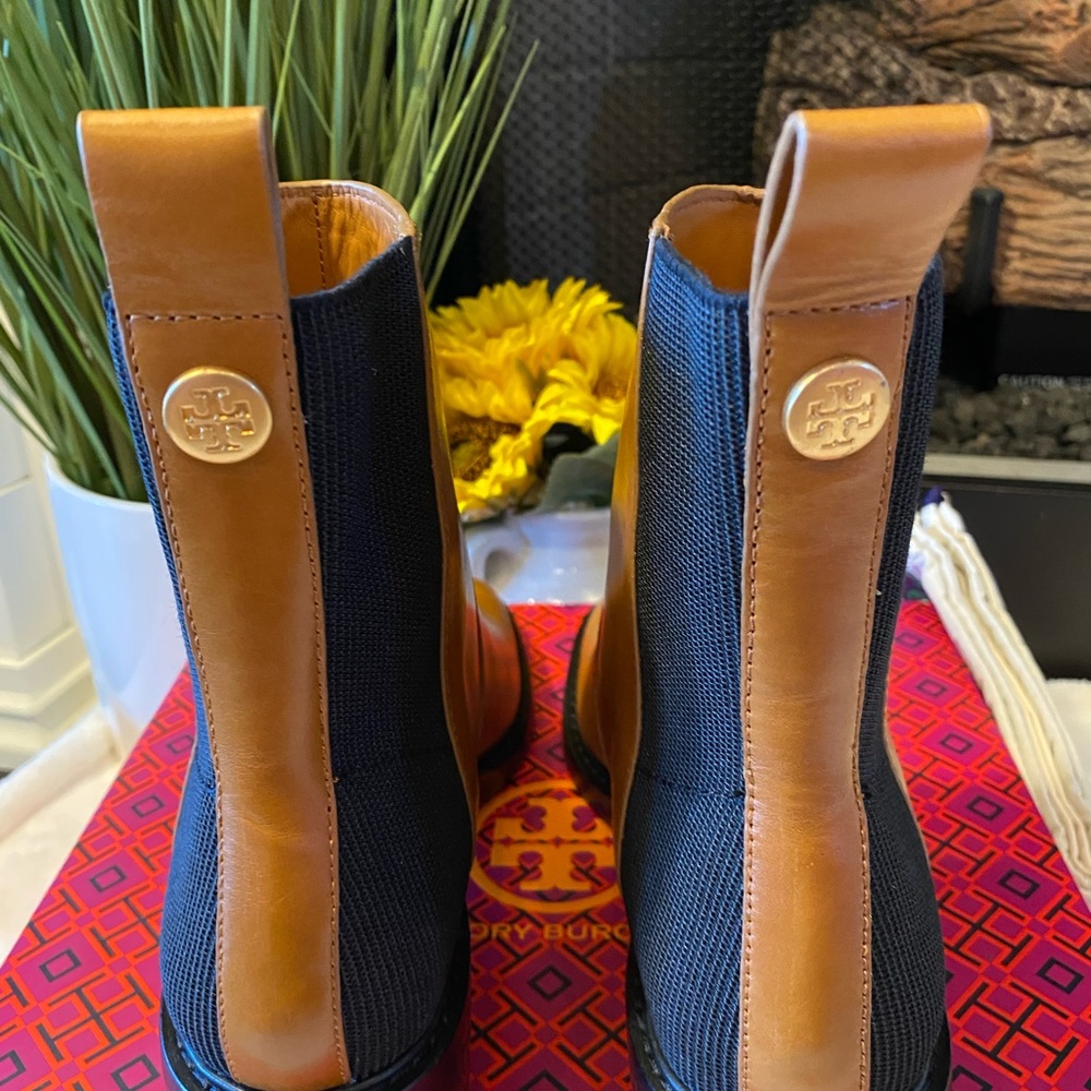 🎉NEW🎉TORY BURCH CHELSEA BOOT - Picture 5 of 8